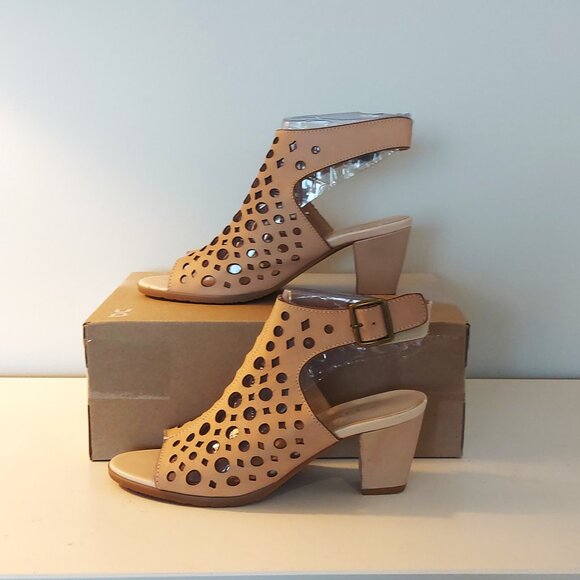 L'Artiste Spring Step Leather Dova Sandals - Size 38 (US 7.5) - Picture 2 of 9